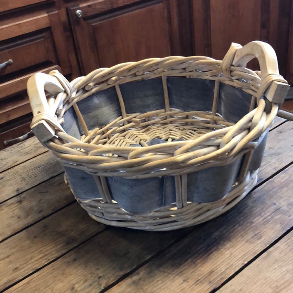 Handled Basket 13" x 6" - Picture 1 of 7
